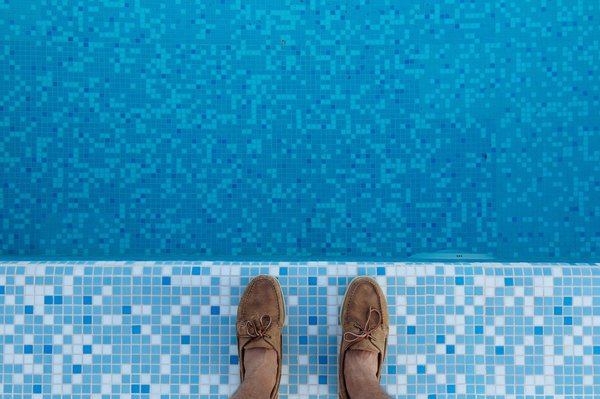 Quels bénéfices procure une piscine à domicile pour la détente et l'activité physique ?