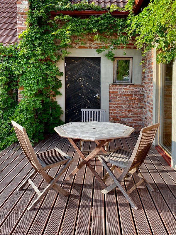 Personnalisez votre extérieur avec un terrasse en bois sur mesure.