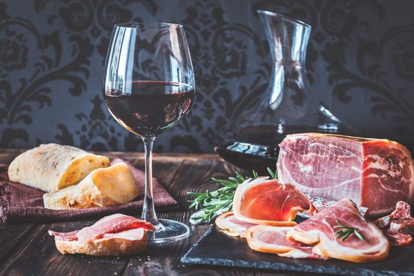 Accords parfaits : les meilleurs vins pour accompagner le jambon Pata Negra