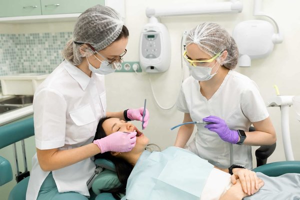 Guide pour voir un dentiste rapidement à Montréal